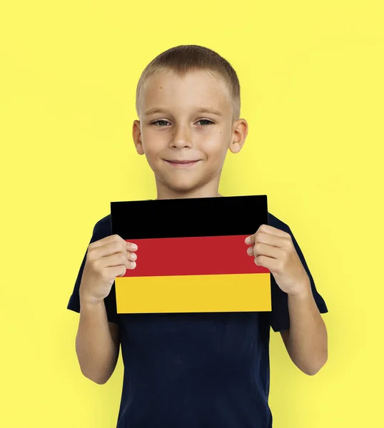 Junge mit Plakat — Stockfoto