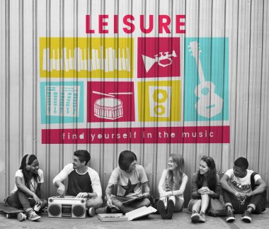 Hipster arkadaşlar müzik dinleme