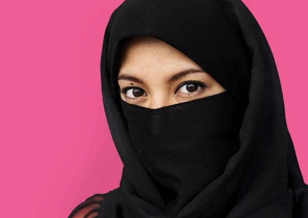 Hijab Müslüman kadın portresi — Stok fotoğraf