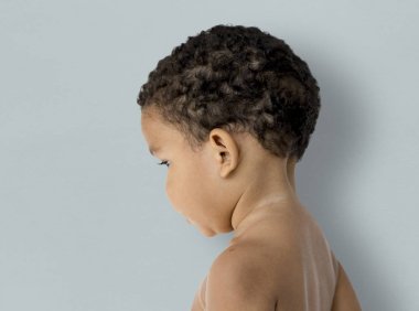 Yalnız küçük çocuk  