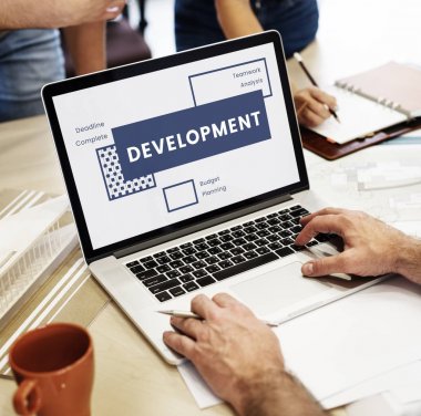 insan eli dizüstü bilgisayar kullanarak 