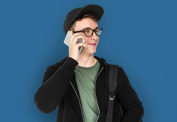 Dospívající chlap na telefonu — Stock fotografie
