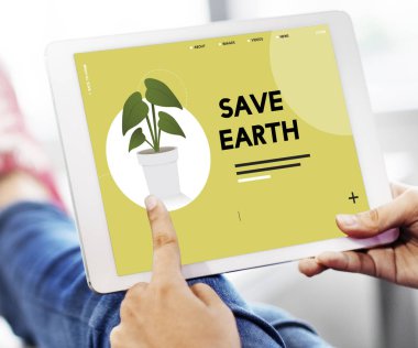 kişi holding dijital tablet