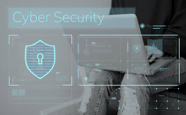 Студент с ноутбуком на коленях
 