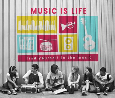 Hipster arkadaşlar müzik dinleme