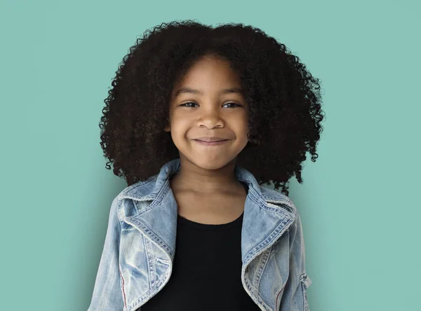 Pequena menina sorridente — Fotografia de Stock