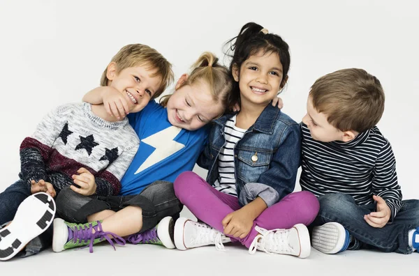 Mooie vrolijke kinderen — Stockfoto
