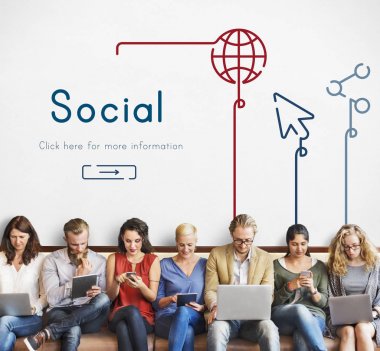 Dijital aygıtlar kullanan insanlar