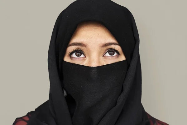 Hijab Müslüman kadın portresi — Stok fotoğraf