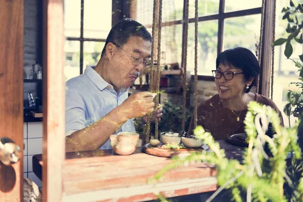 Couple drinking tea — Stock Photo, Image