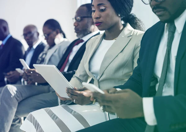 Diversas pessoas em conferência de negócios — Fotografia de Stock