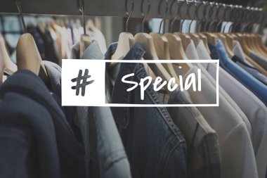 Moda mağaza giysileri ile