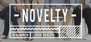 sandalyelere oturan insanlar