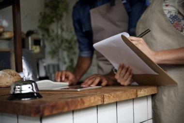 Erkekler kontrol hisse senedi, pasta ekmek eşya, özgün photoset