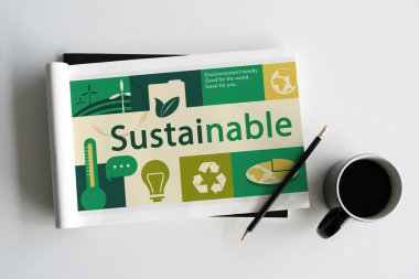 boyama kitabı ve kahve fincanı