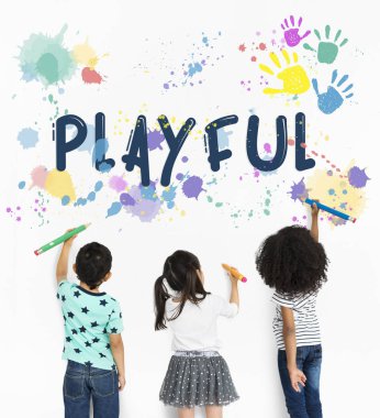 duvarda çizim çocuklar