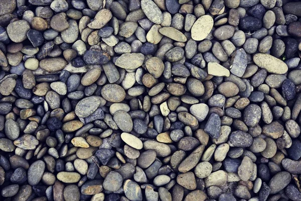 元色焦がす川の小石石の背景 写真植字 — ストック写真