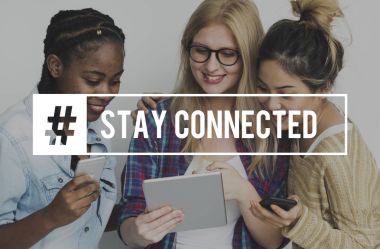  Dijital cihazlar kullanarak kadınlar