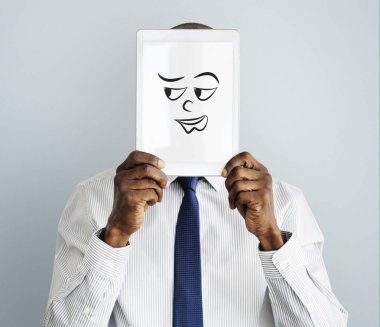 Dijital tablet ile yüz kapsayan iş adamı