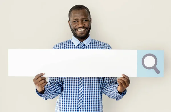 Hombre sosteniendo banner en blanco — Foto de Stock