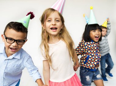 çocuklar parti kutlamak