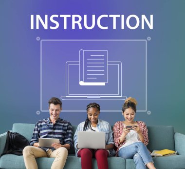 Arkadaşlar dijital cihazlar kullanarak 