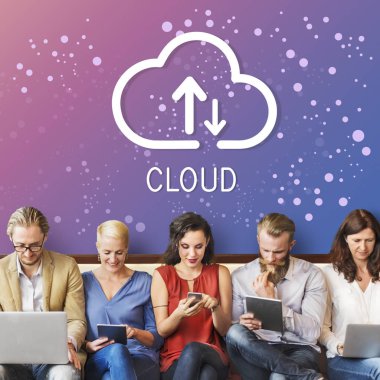 Dijital aygıtlar kullanan insanlar