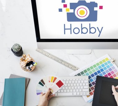 tasarımcı grafik tablası üzerinde çizim