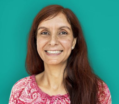 Orta gülümseyen casual kadın yaşlı