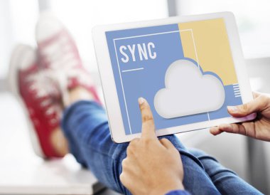 kişi holding dijital tablet