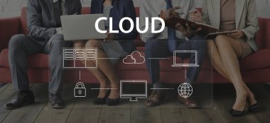 İş adamları birlikte çalışıyor. 