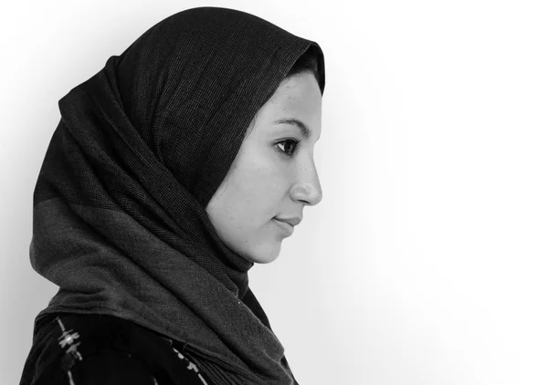 Arabská žena pózuje — Stock fotografie