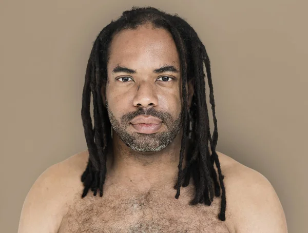 Afrikanischer Mann mit Dreadlocks — Stockfoto