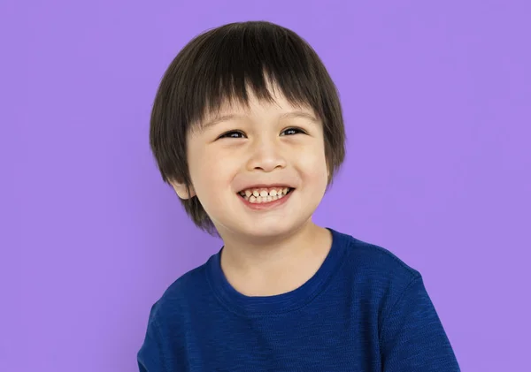 Leende asiatisk pojke — Stockfoto