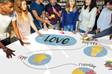 birlikte çalışan öğrenciler