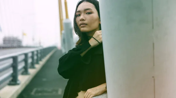 Joven mujer asiática — Foto de Stock