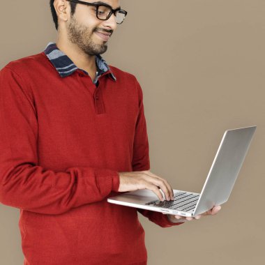 Hintli dizüstü bilgisayar ile