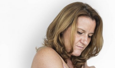 Düşünceli Kafkasyalı Kadın