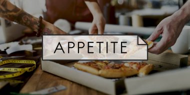 moda tasarımcıları pizza dilimleri kapma