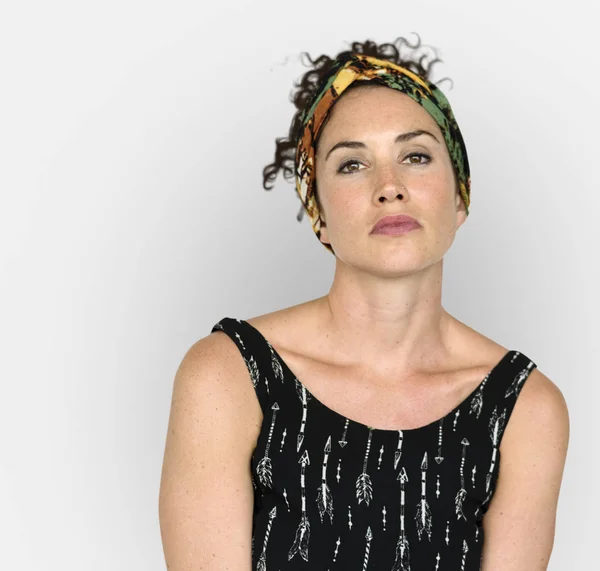 Donna con scialle sulla testa — Foto Stock