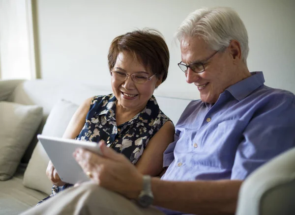 Senior people using tablet — Stock Photo, Image