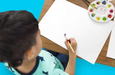 Yaratıcı çocuk boyama kağıt üzerinde