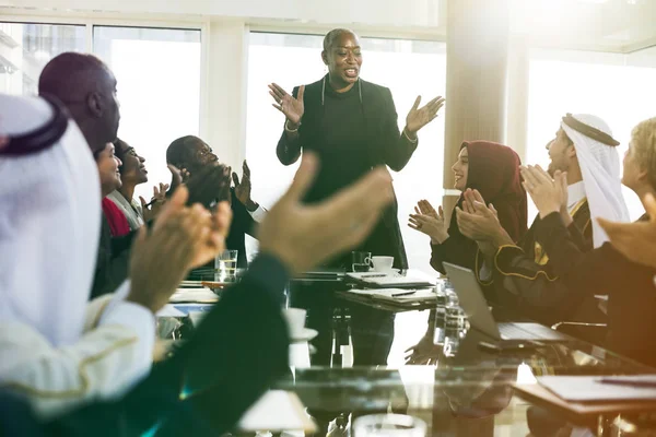 Diversas pessoas em conferência de negócios — Fotografia de Stock