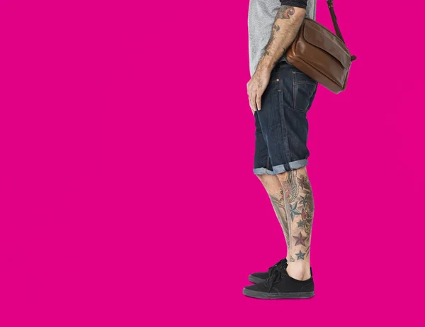 Gambe maschili con tatuaggi — Foto Stock