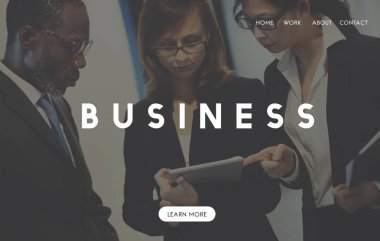 İş adamları projeyi tartışıyor