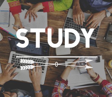 dizüstü bilgisayarlar ve dizüstü bilgisayarlar insanların Üstten Görünüm