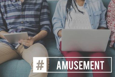 Eğlence kavramı aygıtları kullanan kişilerle