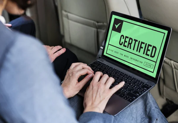 Business person using laptop in taxi — Stock Photo, Image