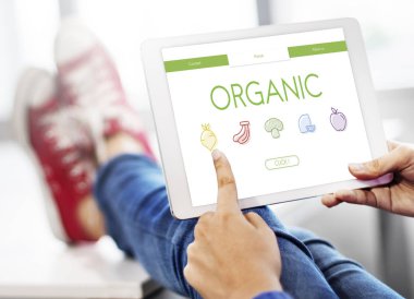 kişi holding dijital tablet