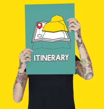 Dövmeli kişi holding afiş.